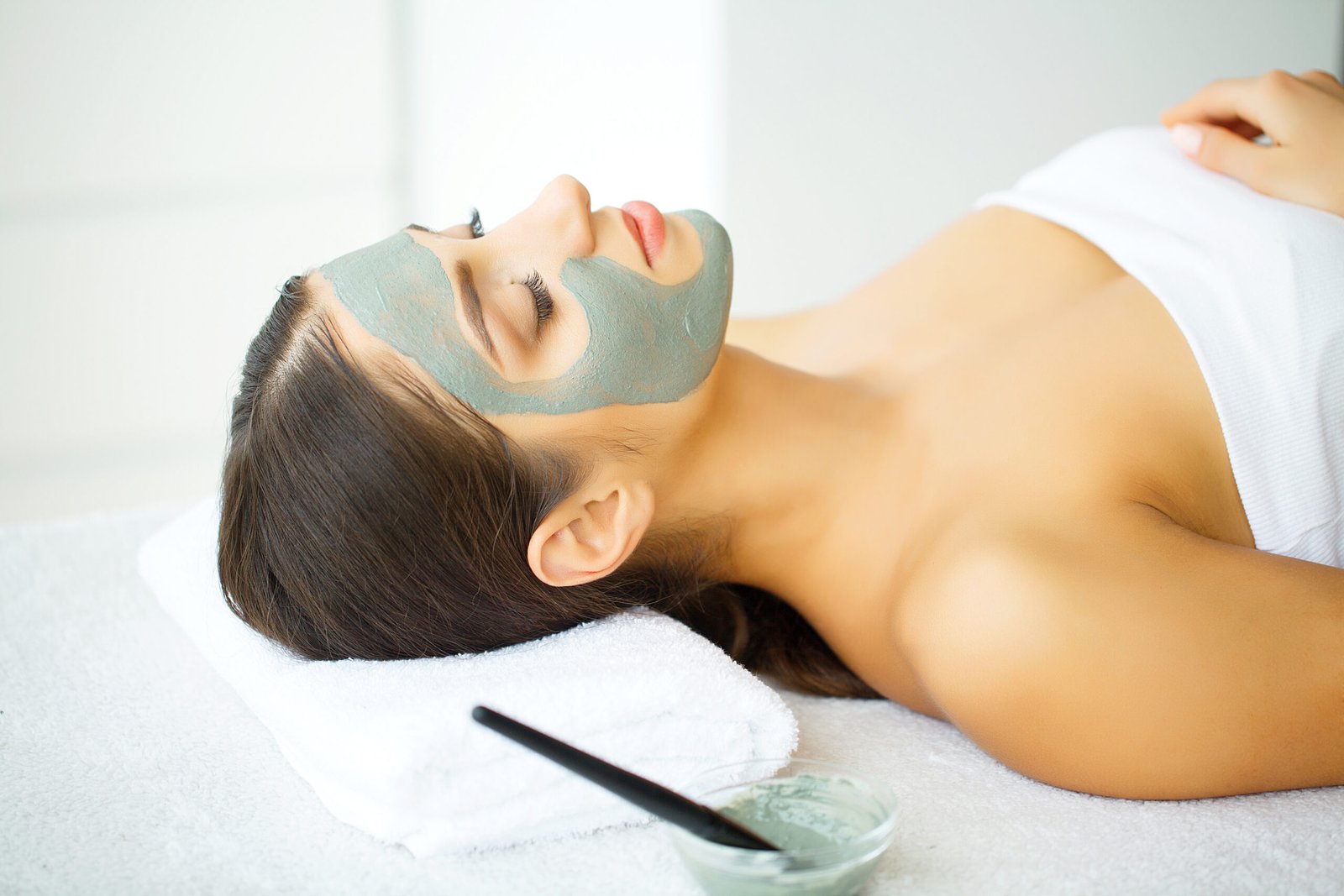 Vitamin C + gold mask for brighter skin and a healthy glow